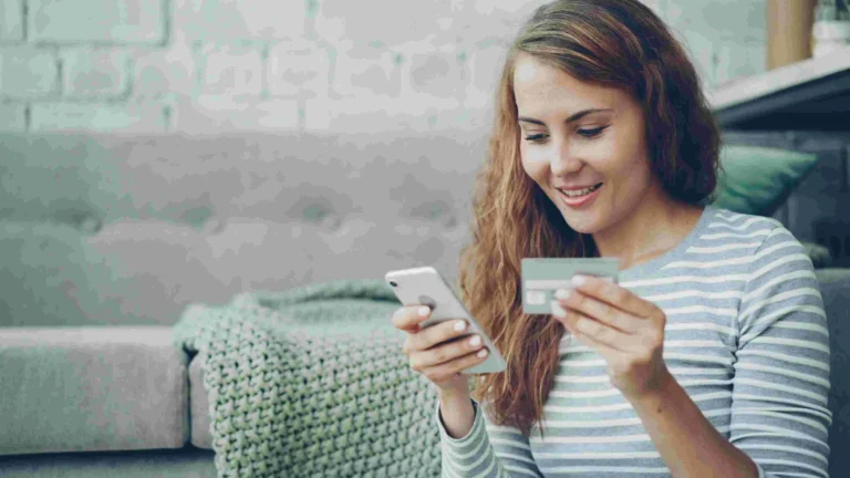 SMS půjčka ihned úplně každému a revoluce v mobilním bankovnictví